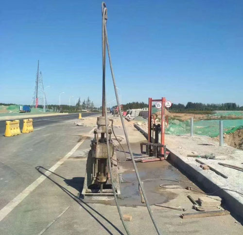 乌尔禾公路高聚物注浆加固